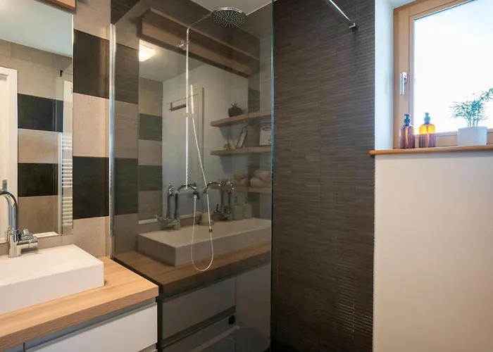 Away From * רדובליצ'ה