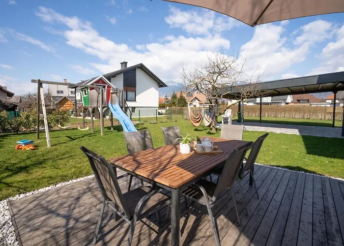 בית נופש Away From *